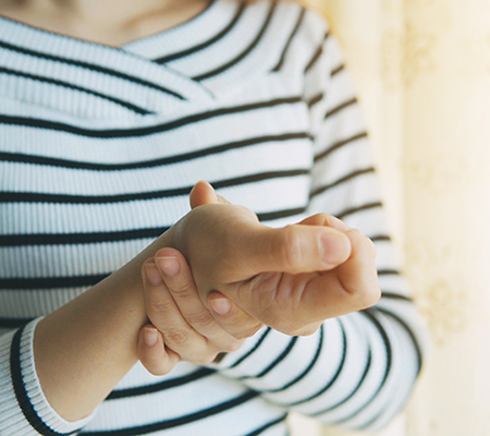 Image of individual experiencing arthritis pain